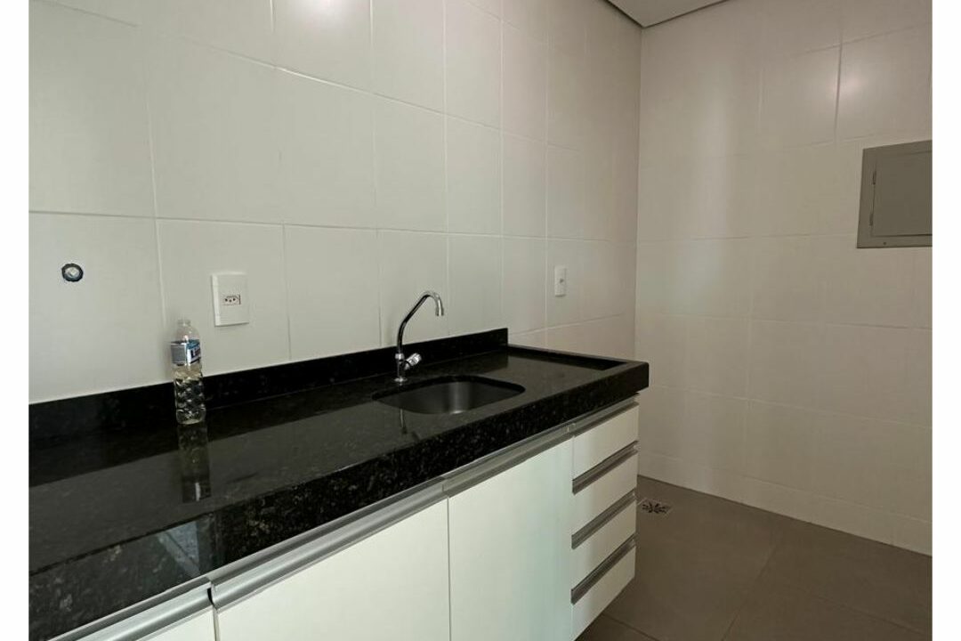 000211 -  Sala Comercial no Centro (1)